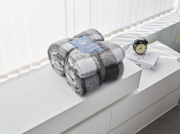 TEDDY WINDSOR CHECK THROW